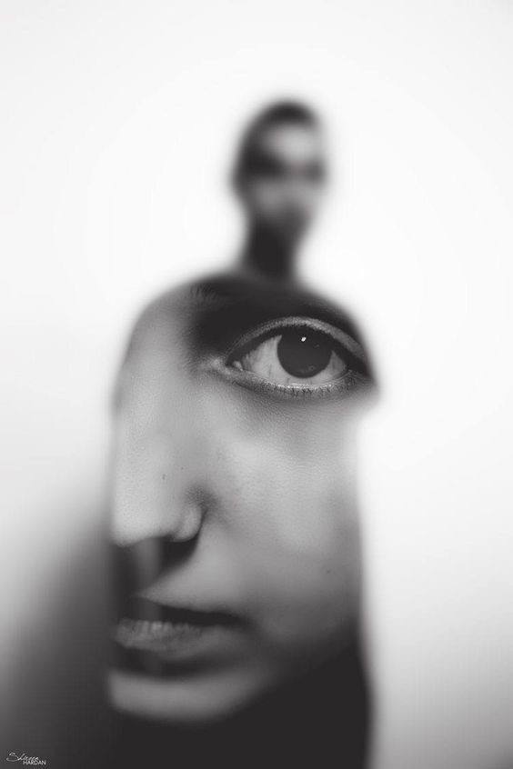 «هر که بر چهره از این داغ نشانی دارد»
[#سعدی]