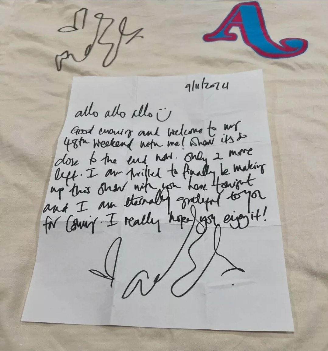 Adelettes2's tweet photo. Someone is selling their Adele signed shirt with personalized note &amp; $50 from Adele's tshirt gun for over 8K on eBay😱😲 #WeekendsWithAdele https://t.co/Q68XDWi04s