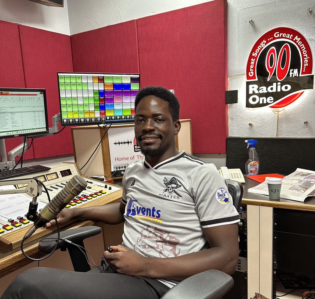 ddunguh's tweet photo. On #HealthNet @RadioOneFM90 we are discussing a new treatment modality for HIV with expert from @mujhu_care_ltd Dr Flavia Matovu Kiweewa https://t.co/2jTRaNaaW2