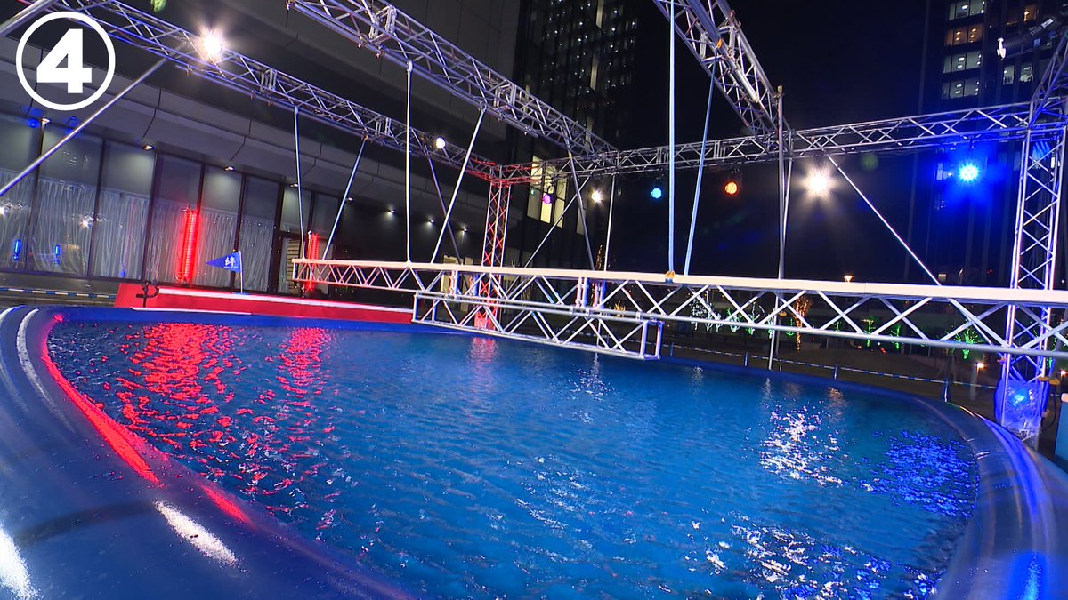 問題です。 中京テレビの隣りの公園に、年末になると出現する屋外特設