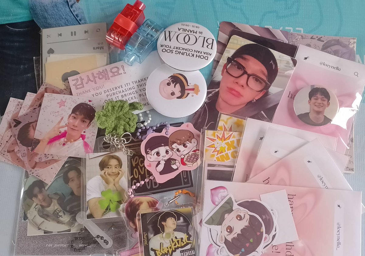 ronnie_tabs's tweet photo. tysmm forda wanderpul freebies 🥲❤️ da best and sofurr worth it kau na bahalang hanapin freebies nyu sadyang sabog naa + d ko na inayos HAHAHAHUHU saddlyy kau na nagadjust bawi nlng me next con but super pretti nung freebies 🤣🤭
#BeyondtheDoorinManila #BTDinMNL #KJD
thread; https://t.co/LtOuH8Nl9I