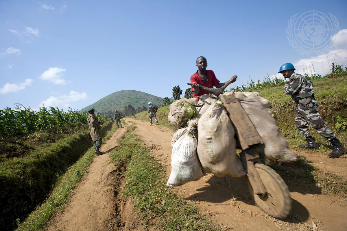 MONUSCO's tweet photo. Par sa #Rés1279 du 30/11/1999, le Conseil de sécurité de l’ONU autorise la création de la #MONUC, devenue #MONUSCO le 1er juillet 2010. Soit 25 années de collaboration avec le gouvernement congolais ainsi que de nombreux partenaires locaux, pour la paix en #RDC.
#MONUSCOenVrai https://t.co/FIUUrrtzaO