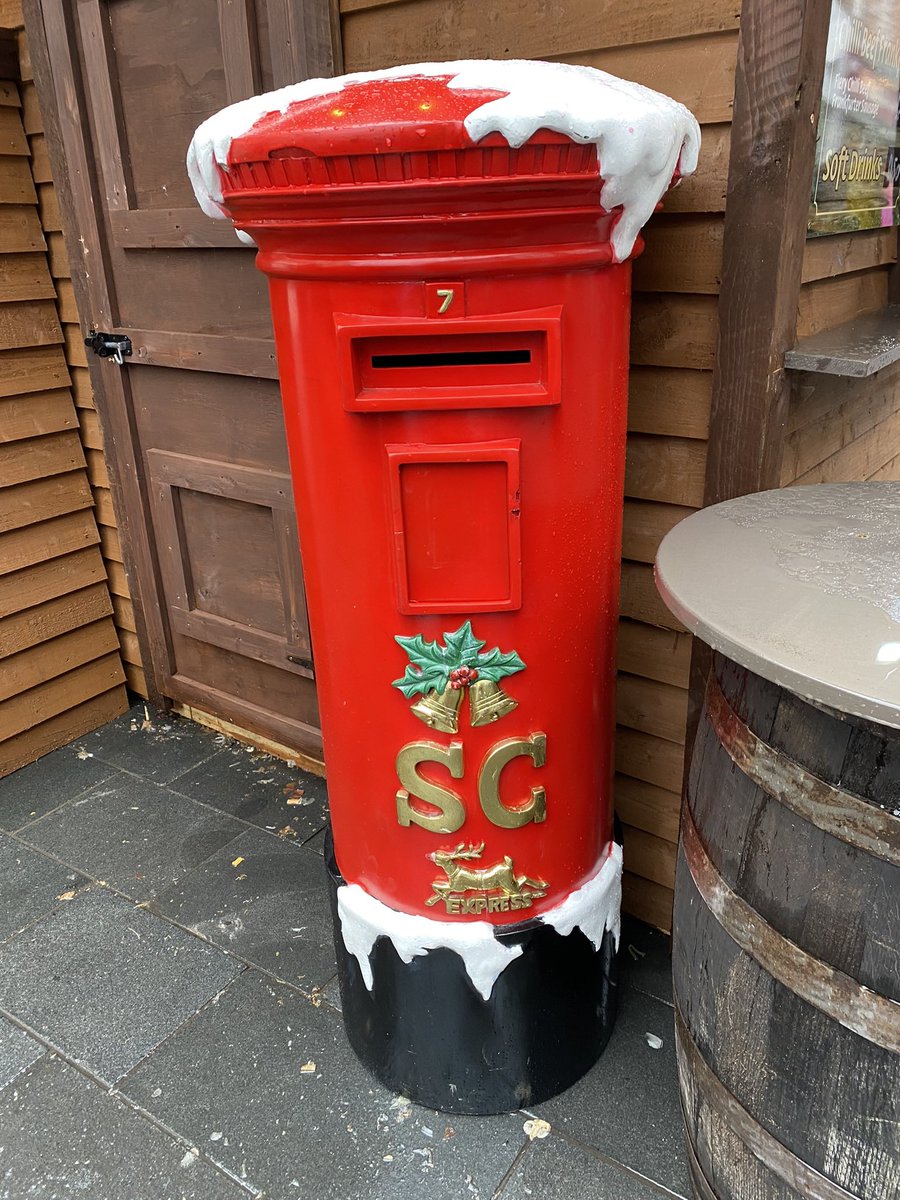 beaverbrookes23's tweet photo. It’s Postbox Saturday! Hope you’re writing your letters to Santa? This one is on Gallowtree Gate in Leicester 📮💌📯
#postboxsaturday #postboxesofinstagram #postbox #pillarbox #hohoho #christmas #santaclaus #writetosanta #letterstosanta #gallowtreegate #leicester #anniebrookes https://t.co/aPdBQ1OvgX