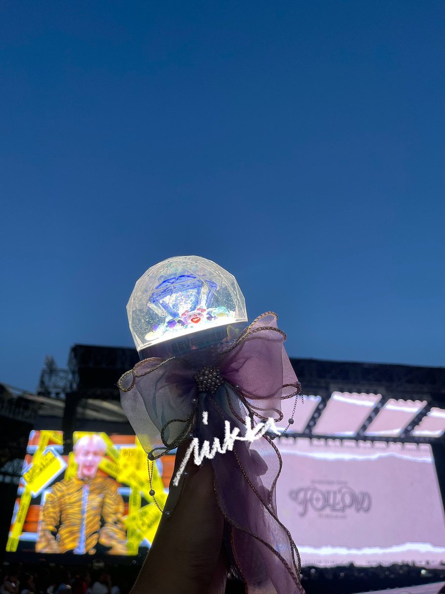kmgmkl's tweet photo. wtr lfr caratbong ver 2 cbv2

seventeen right here in bulacan day 2

rental fee: ₱800

— can meetup during day 2 con OR can sdd from ust after day 1 con
— more info and t&amp;c below https://t.co/ABYiG0XtJq