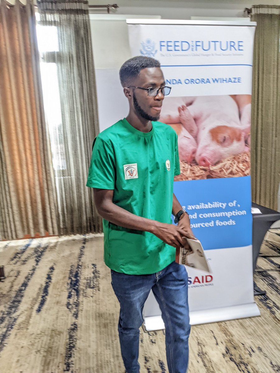 AGARwanda1's tweet photo. Yestdy in @GraziaApartment was training trained by @RwEquityBank with partnership @FeedHerFuture through the project #OroraWihaze
Instead of there opportunity to #farmers #VSM through the Equity bank products called #EQUIVET
Right we encourage the farmers to approach those Op https://t.co/prBTjUjcEo