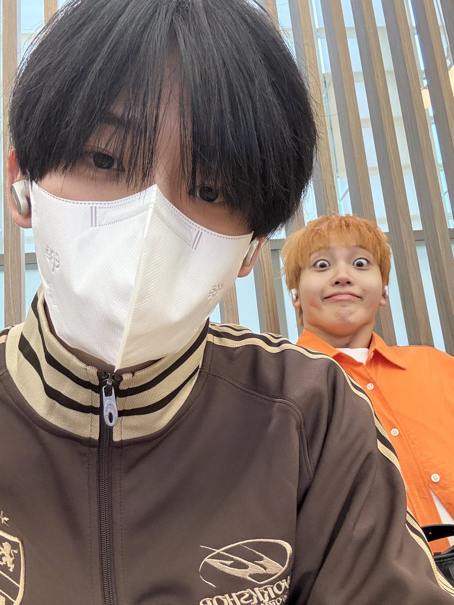 CRAVITY_twt's tweet photo. 쭌쭌스 생일축하해❤️🐸
많이 사랑해❤️
#형준 #정모 #러비티 #크래비티
#HAPPYHYEONGJUNDAY
#HAPPY_동그리Day_형주나_사랑한데이 https://t.co/0qU6GBvIi5