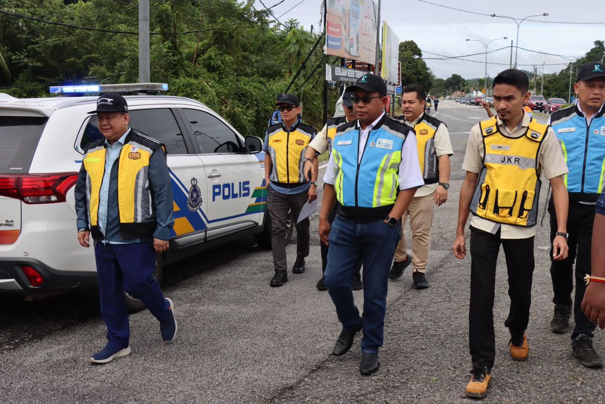Roadcare_Trg's tweet photo. Roadcare Malaysia Sdn Bhd JKR Terengganu Bahagian Jalan JKR Terengganu

#Roadcare #jkrterengganu #jkrdungun #jkrkemaman https://t.co/4FkvQxaktz