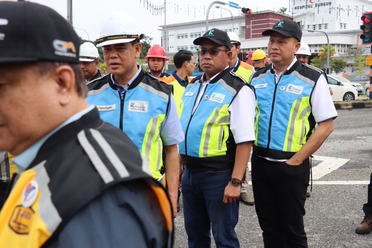 Roadcare_Trg's tweet photo. Roadcare Malaysia Sdn Bhd JKR Terengganu Bahagian Jalan JKR Terengganu

#Roadcare #jkrterengganu #jkrdungun #jkrkemaman https://t.co/4FkvQxaktz