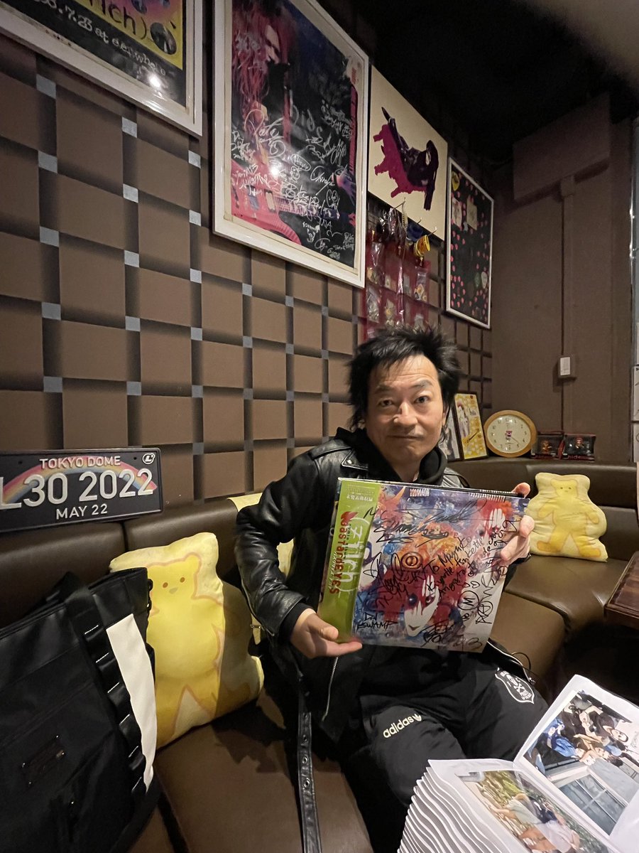 Py91W4d's tweet photo. 久しぶりに
hideに真由子に！
会いに来ました♪

ロックをデザインする男
The Man Who Designs Rock’n’Roll

サカグチケン
ken Sakaguchi

dead start 

ヒロシマアピールズ

Peace

#サカグチケン
#KenSakaguchi
#サカグチケンファクトリー
#SakaguchiKenFactory
#ロックをデザインする男
#deadstart 
#ヒロシマアピールズ
#Peace
#hide
#松本秀人
#三浦霊園
#真由子月命日
#約束のチーズケーキ