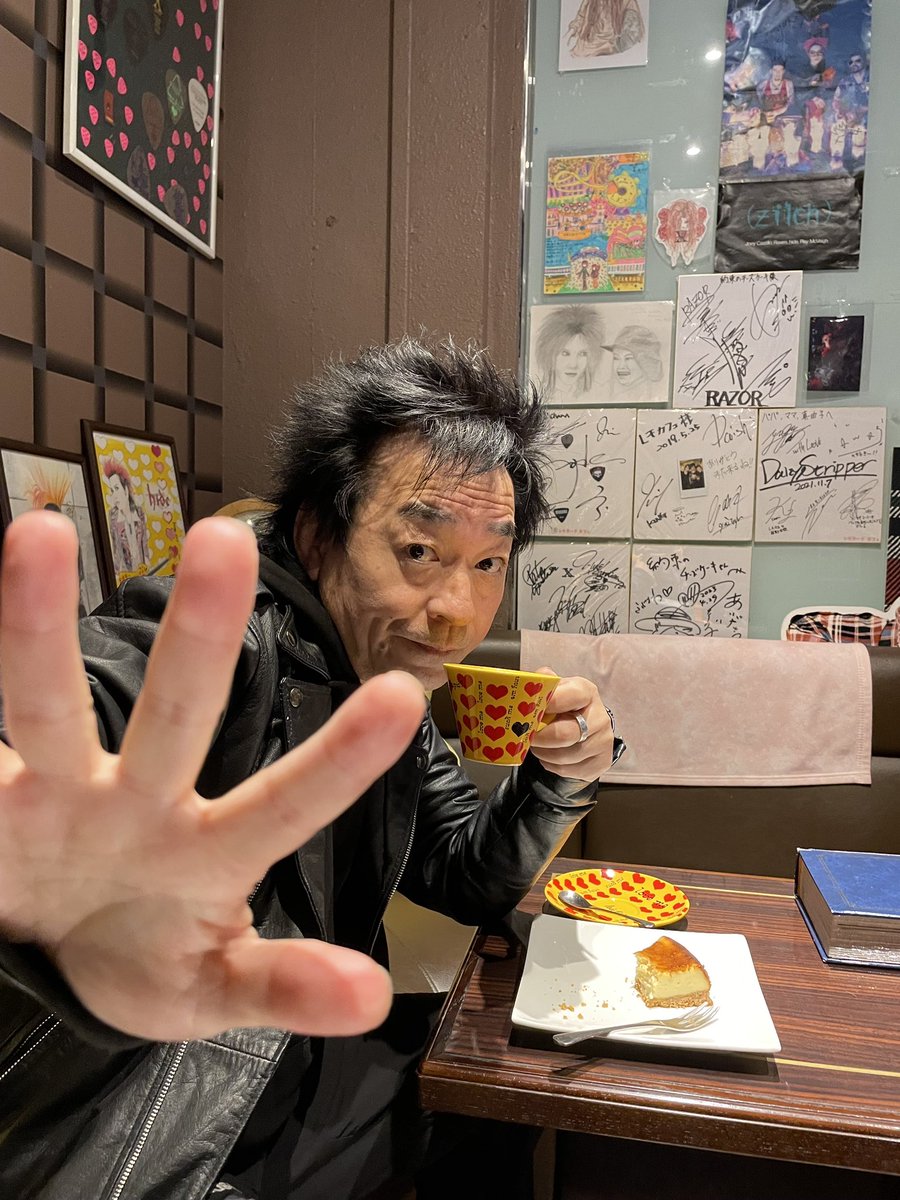 Py91W4d's tweet photo. 久しぶりに
hideに真由子に！
会いに来ました♪

ロックをデザインする男
The Man Who Designs Rock’n’Roll

サカグチケン
ken Sakaguchi

dead start 

ヒロシマアピールズ

Peace

#サカグチケン
#KenSakaguchi
#サカグチケンファクトリー
#SakaguchiKenFactory
#ロックをデザインする男
#deadstart 
#ヒロシマアピールズ
#Peace
#hide
#松本秀人
#三浦霊園
#真由子月命日
#約束のチーズケーキ