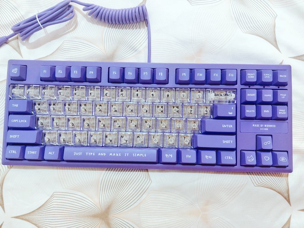 dddong6823's tweet photo. WTS/LFB PH - Artist Made Collection Wonwoo Keyboard

ON HAND and ready to ship

REPRICE: Php 3,500.00

INCLUSION: Keyboard &amp; cord only. Photocard &amp; AMC Making Card NOT INCLUDED. Box has a dent, but the keyboard is as good as new. https://t.co/WIsJ4qglwv