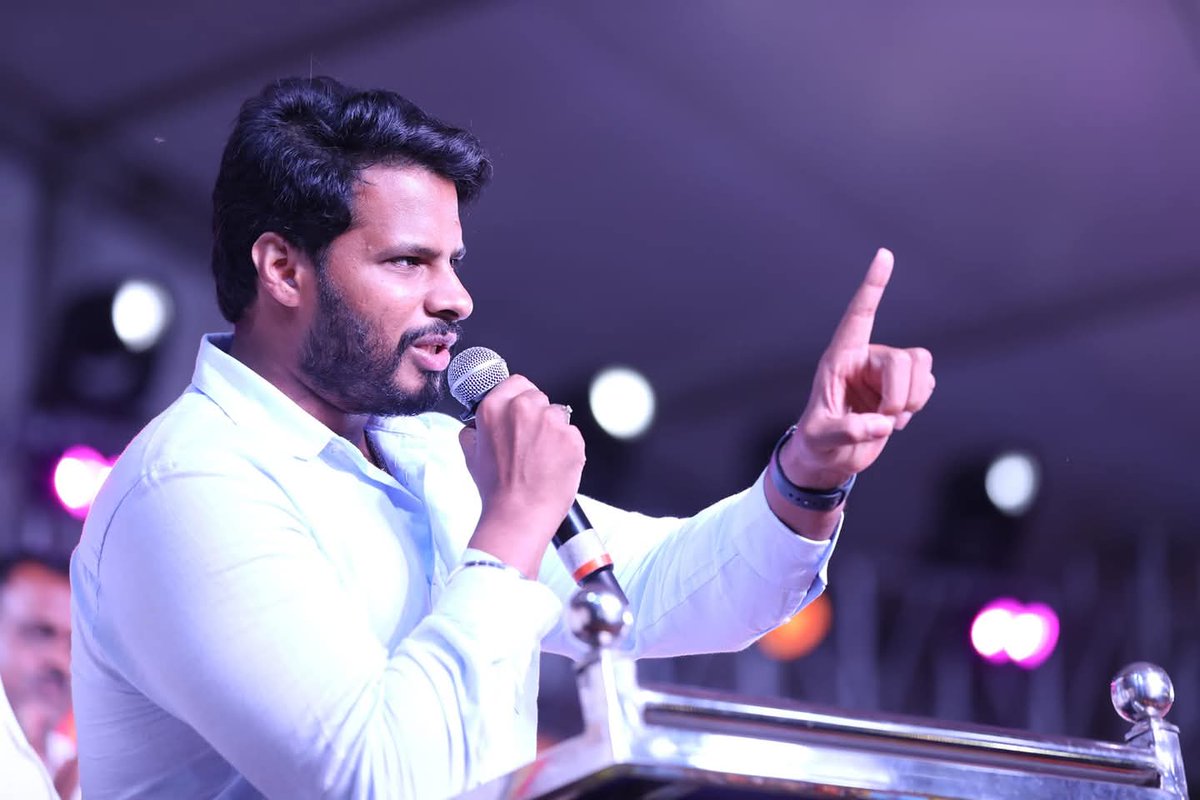 Kumaraswamy4cm's tweet photo. ಹಾಸನ ಜಿಲ್ಲೆಯ ಅರಕಲಗೂಡು ತಾಲ್ಲೂಕಿನ ರಾಮನಾಥಪುರದಲ್ಲಿ ನಡೆದ ಕನ್ನಡ ರಾಜ್ಯೋತ್ಸವ ಹಾಗೂ ಮಾನ್ಯ ಶಾಸಕರಾದ ಶ್ರೀ ಎ ಮಂಜು ಅವರ ಜನ್ಮದಿನದ ಆಚರಣೆ ಕಾರ್ಯಕ್ರಮದಲ್ಲಿ ಪಾಲ್ಗೊಂಡ ಶ್ರೀ ನಿಖಿಲ್ ಕುಮಾರಸ್ವಾಮಿರವರು.
#NikhilKumaraswamy #karnataka #jds #Hassan #Ramanathapura #Arkalgud #amanju https://t.co/I1Gq0CkMZD