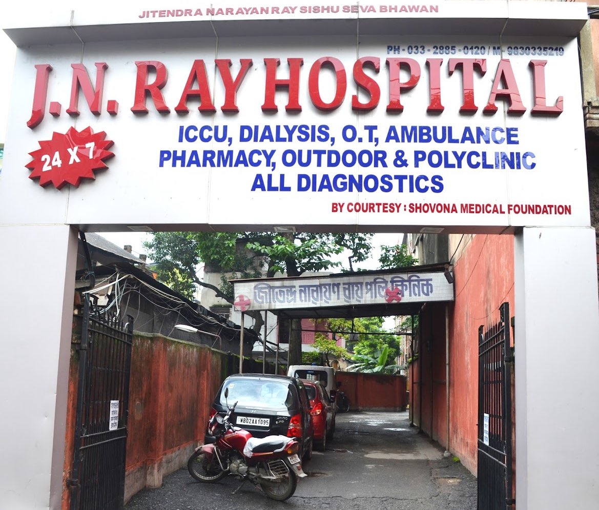 Indian__doctor's tweet photo. Doctors at JN Roy Hospital, Kolkata, have decided not to TREAT #Bangladeshi patients as a mark of protest against the desecration of the Indian national flag at several universities in #Bangladesh!
#BoycottBangladesh #MedTwitter #medX https://t.co/4F9egkPe2N