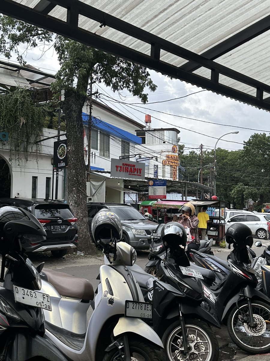 luthfiadi's tweet photo. Pasar Tjihapit. https://t.co/yMQdGQcuG3