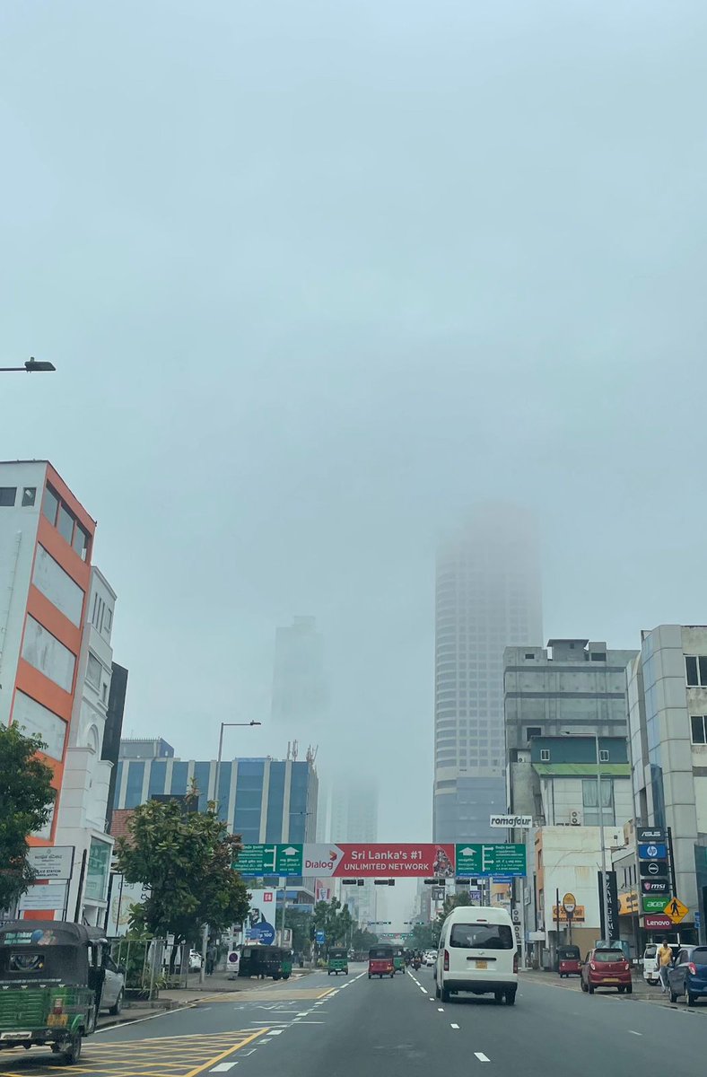 Jamz5251's tweet photo. Air quality levels have dropped in Colombo and several other areas across the country. 

This is NOT mist. If anyone experiencing breathing difficulties pls seek medical assistance. https://t.co/2h87wQwP10
