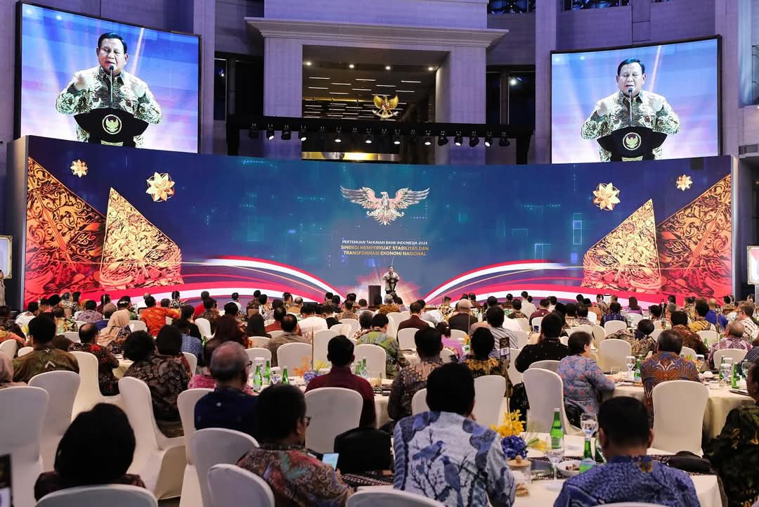Hasbil_Lbs's tweet photo. Dalam pertemuan tahunan @bank_indonesia 2024 kita semua mendengarkan arahan Bapak Presiden @prabowo bahwa kita bertekad mewujudkan pemerintahan yang bersih untuk menjamin kemakmuran rakyat. Kita juga harus menjaga uang rakyat dengan bijak dan bertanggung jawab. 

@KemenkoInfra siap menjadi bagian dari upaya bersama tersebut dan siap menciptakan menciptakan pusat-pusat pertumbuhan ekonomi yang baru, meningkatkan pertumbuhan ekonomi, dan serta pemerataan distribusi kesejahteraan Indonesia.