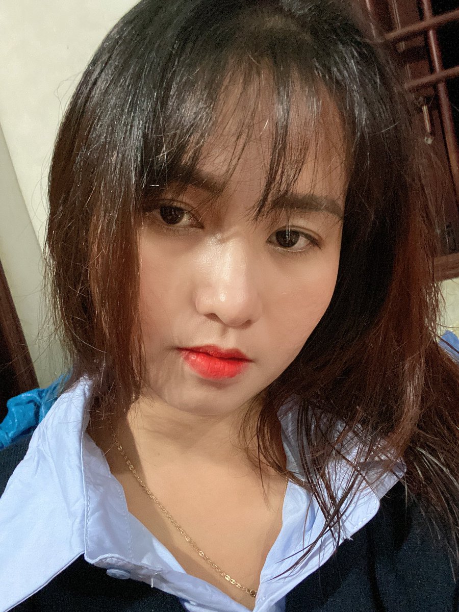 👍👍Chỉ có người đứng dưới mưa mới hiểu được cơn mưa nó lạnh cở nào.

Cũng như năm tháng đó,chỉ có bản thân mới hiểu mình đã khổ sở ra sao,...!