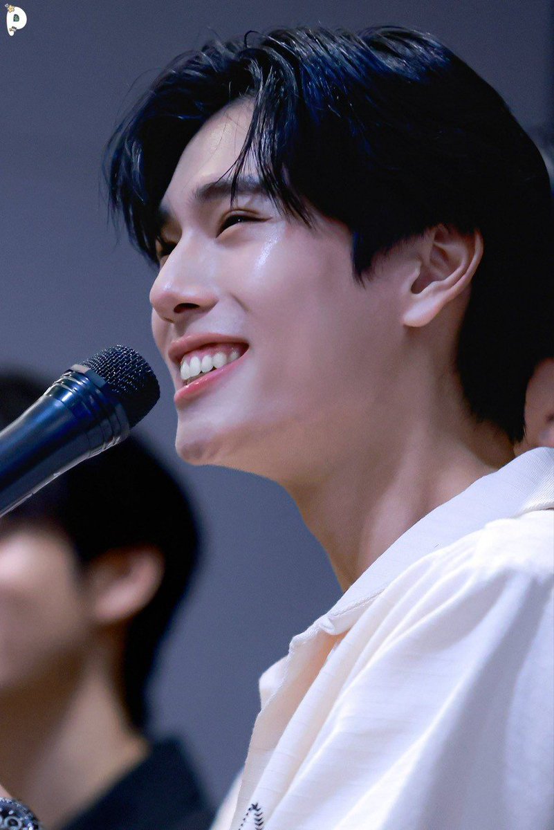 linwenxi03's tweet photo. Like a barge at sea
In the storm, I stay clear
'Cause I've got my mind on you
I've got my mind on you
PHUWIN WITH RAVIPA
#RAVIPAxPHUWIN https://t.co/0DIcNLXA5F