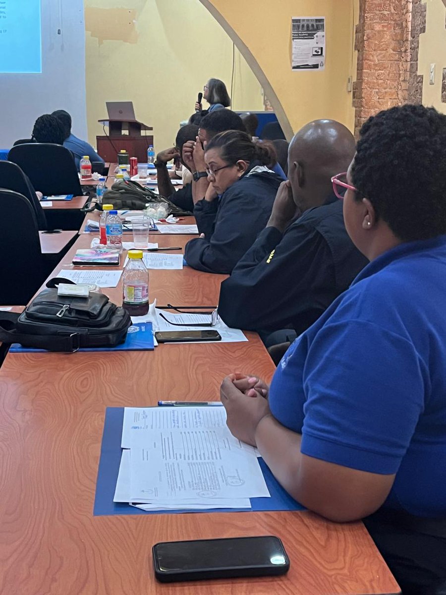 UNLIREC's tweet image. 📌 🇹🇹Trinidad and Tobago: This month, national officials responsible for preventing and combating this scourge strengthened their capacity to address these challenges at the Course on Combating Trafficking in Arms and Ammunition #CTAM.

Funded by 🇺🇸 United States @StateINL