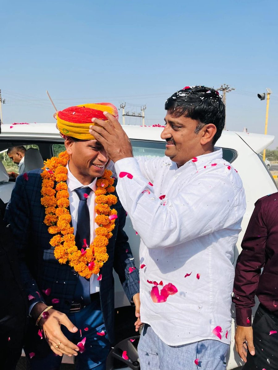 अपना क्या है इस जीवन में,सब तो लिया उधार.. 
सारा लोहा उन लोगों का,अपनी केवल धार..☺️
#Zindagi_Zindabad🙏