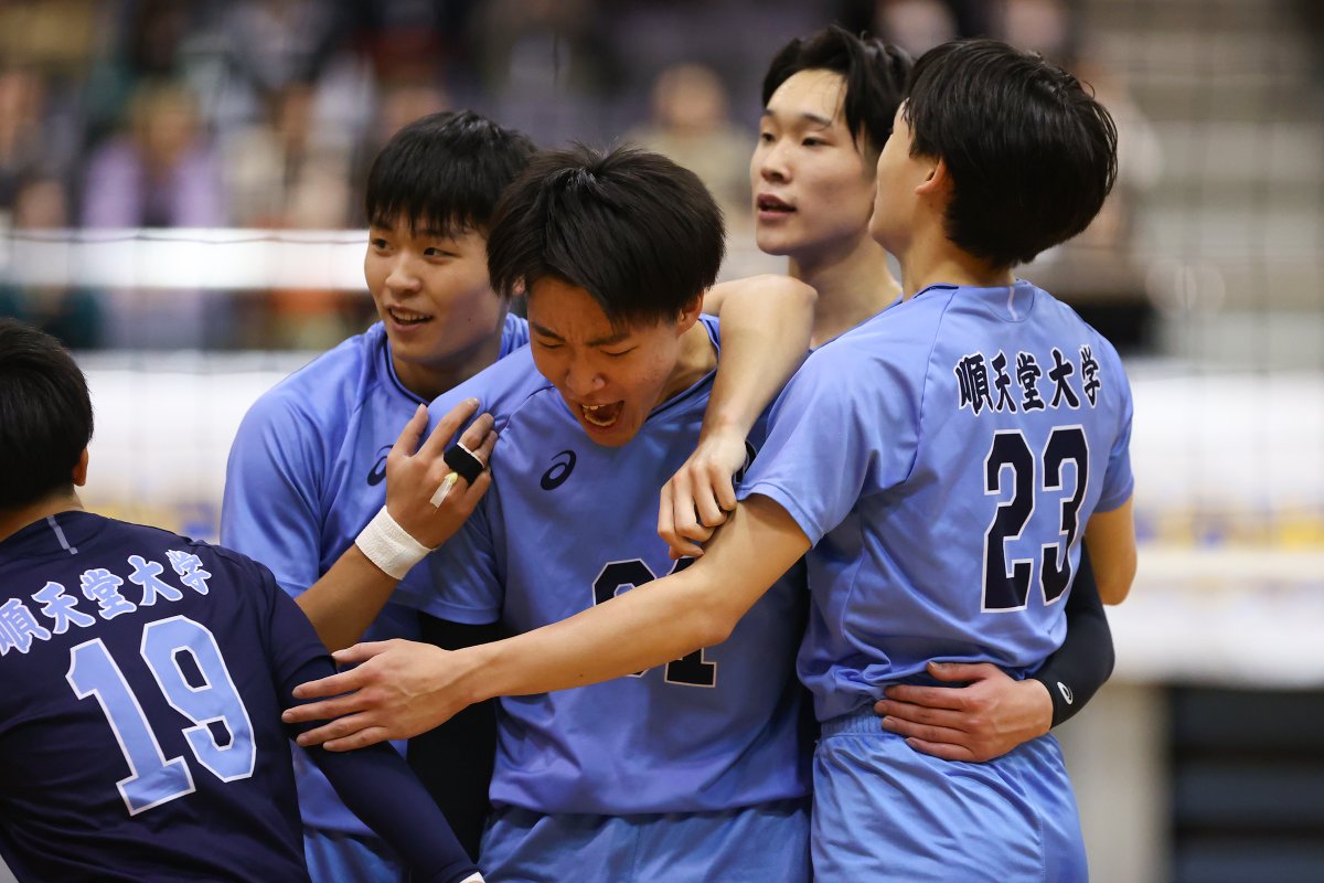 univas1's tweet photo. ／
#全日本バレーボール大学選手権大会🏐
📣男子準々決勝フォトレポート
＼

✅11月29日（金）試合結果

#順天堂大学　0-3　#専修大学

大学スポーツ観戦アプリ #UNIVASPlus では
試合映像を無料ライブ配信中！🔥

📲観戦アプリダウンロード
https://t.co/pykpTzG3IN

#全日本インカレバレー #大学バレー #全カレ