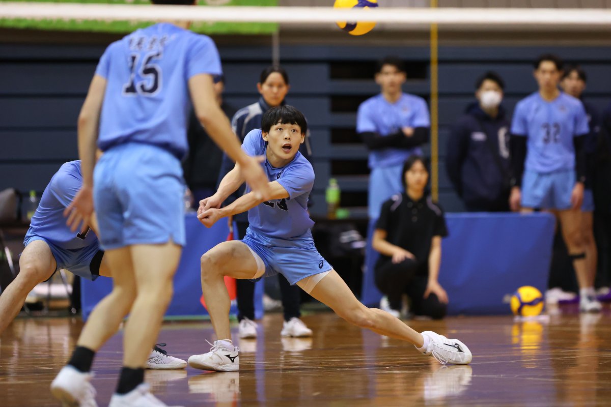 univas1's tweet photo. ／
#全日本バレーボール大学選手権大会🏐
📣男子準々決勝フォトレポート
＼

✅11月29日（金）試合結果

#順天堂大学　0-3　#専修大学

大学スポーツ観戦アプリ #UNIVASPlus では
試合映像を無料ライブ配信中！🔥

📲観戦アプリダウンロード
https://t.co/pykpTzG3IN

#全日本インカレバレー #大学バレー #全カレ