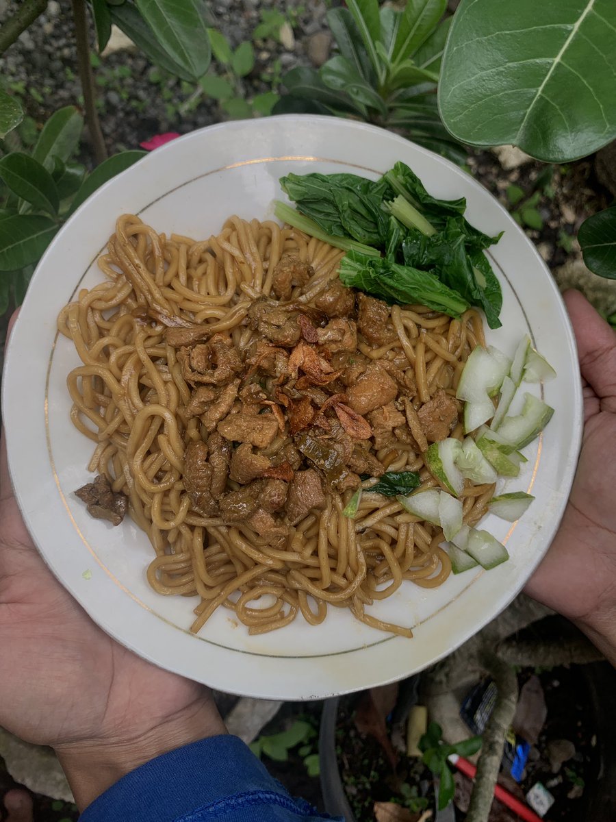 _im_fa's tweet photo. Mendung2 enake ngemie.
Mie Ayam Om Po buka sampai tengah malam.
Lokasi brosot galur KP
@InfoMieAyamYK https://t.co/f6oeHNyeFb