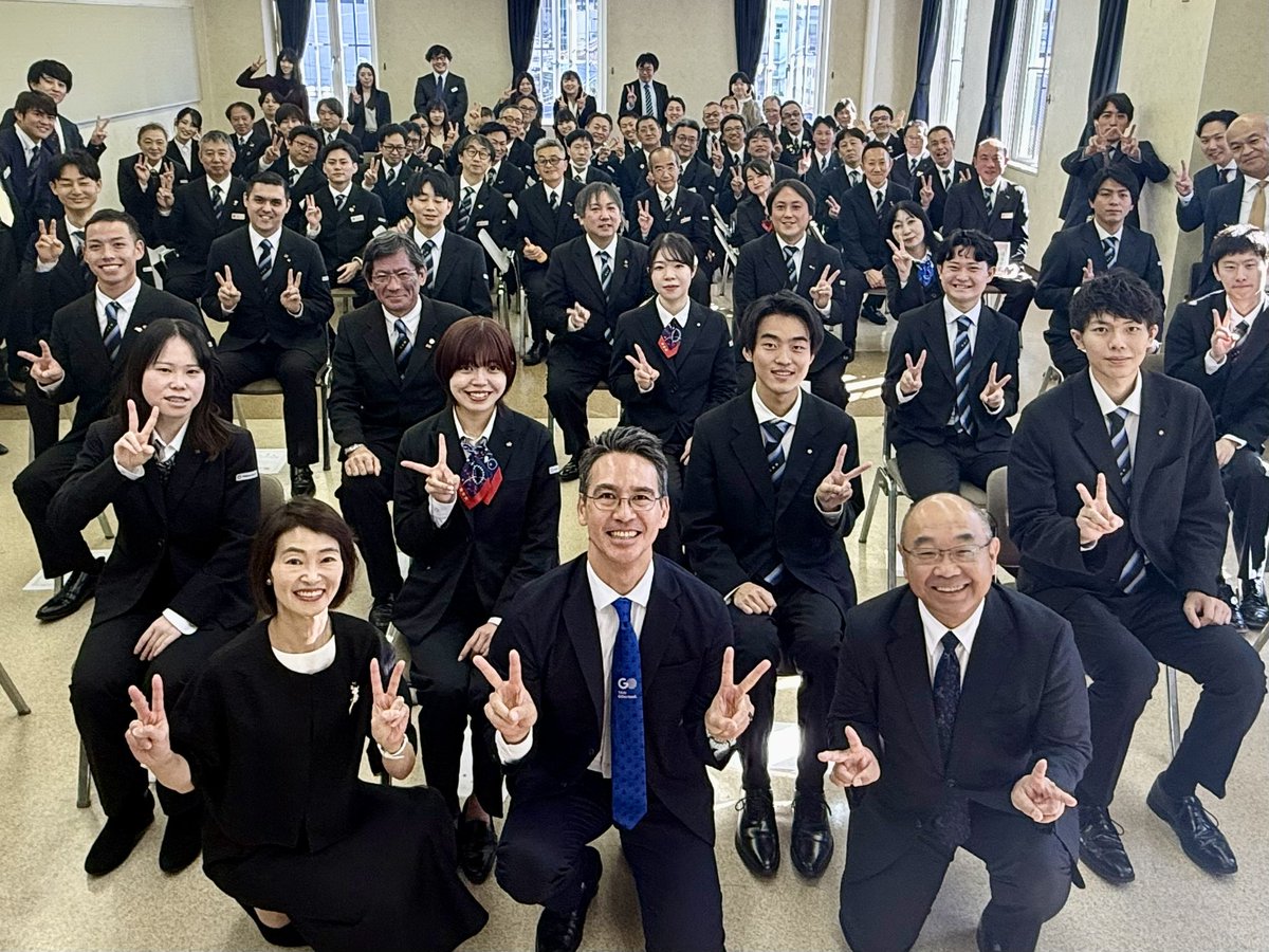 IchiroKawanabe's tweet photo. 日本交通が誇るエキスパートドライバーサービス（観光・キッズ・サポート）乗務員、14.5期生の任命式。

全国30万人のタクシー業界のトップ人材達。後ろの方に映る先輩達含めて、日本のタクシーの誇りを持って頑張りましょう🚕 https://t.co/t5cvRa283q