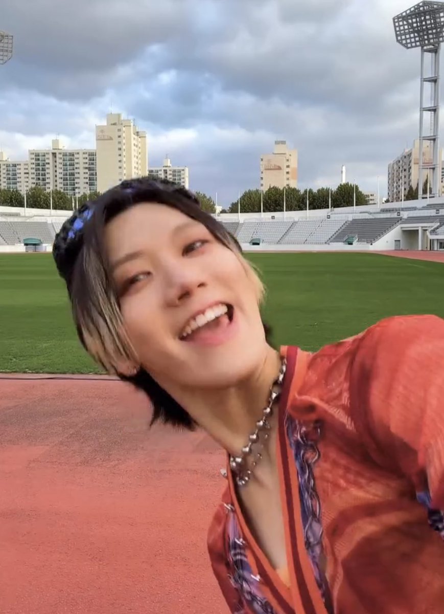 mint10choco's tweet photo. Hehehe-he
サブリミナル的にテンちゃんスマイル入るところがいいよね🤭
この衣装も好き!
#wayvofficial #WayV #威神V
#WayV_FREQUENCY https://t.co/w0Oi6Q5u4O