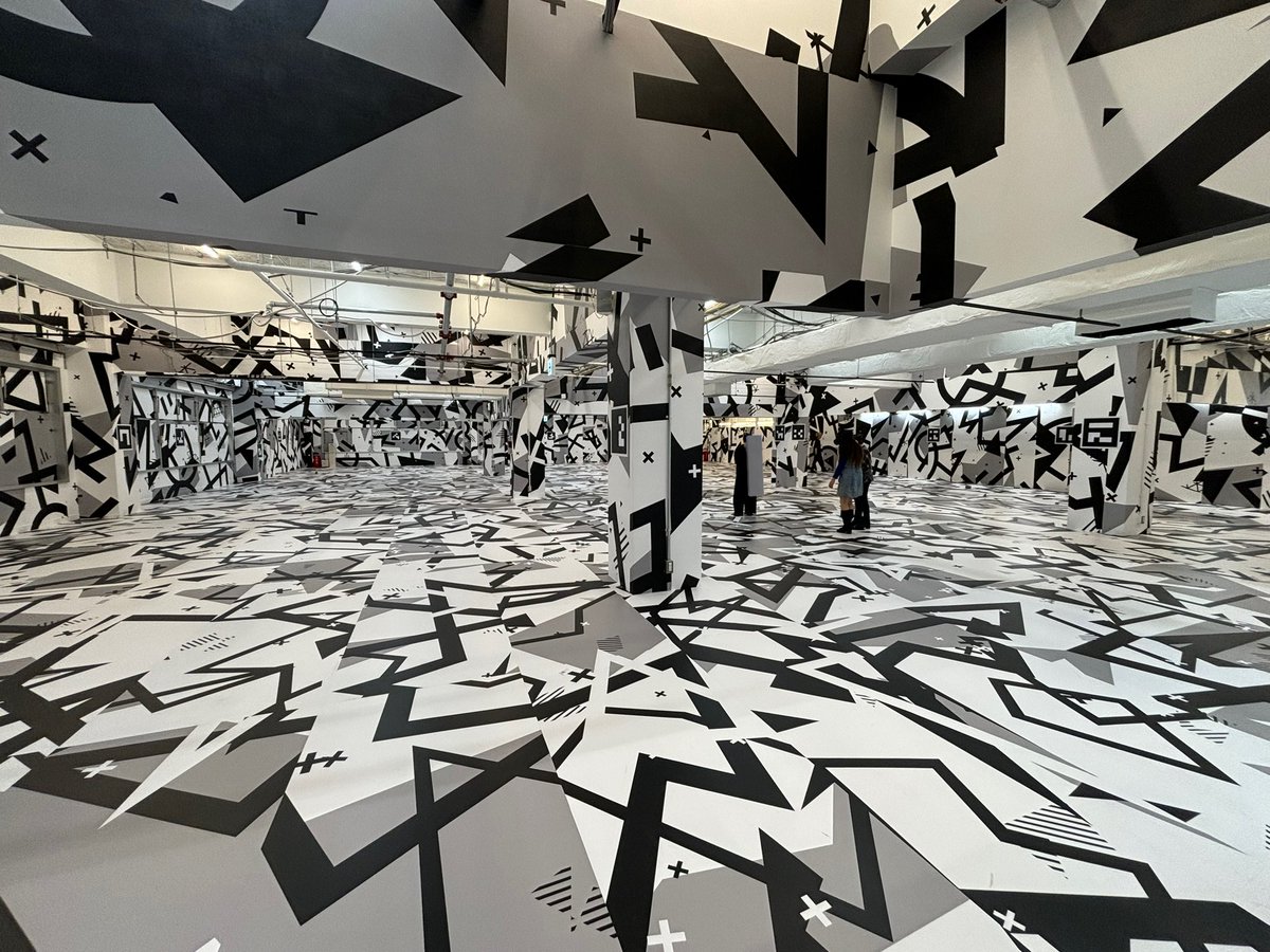 オープン前の横浜アソビルにある
IMMERSIVE JOURNEに招待頂き遊びに行って来ました

この広い空間をVRゴーグル付けて
古代エジプトのピラミッドをまるで歩いて観光してる気分を味わえる
「Horizon of Khufu」を体験して来ました

声優さんもファイルーズあいさん・沢城みゆきさんでテンション爆上げ！