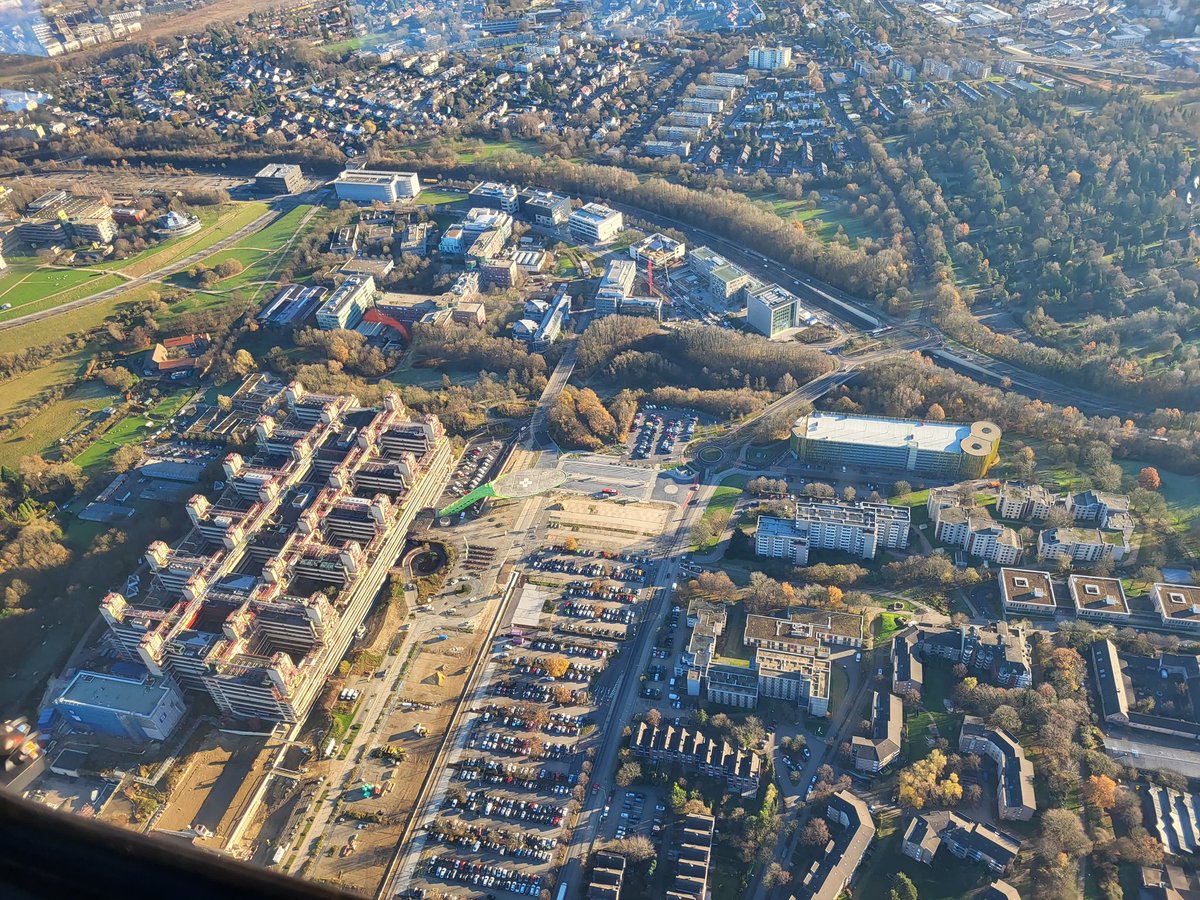 bpol_11's tweet image. Hoch über den Wolken⛅️🚁

Unser #Flugdienst startete gestern mit den frisch lizenzierten Pilotinnen und Piloten des 43. Ausbildungslehrgangs von Sankt Augustin bei Bonn zu einer Fortbildung. Dabei boten sich für sie tolle Eindrücke über den Wolken.

#bundespolizei #skyview