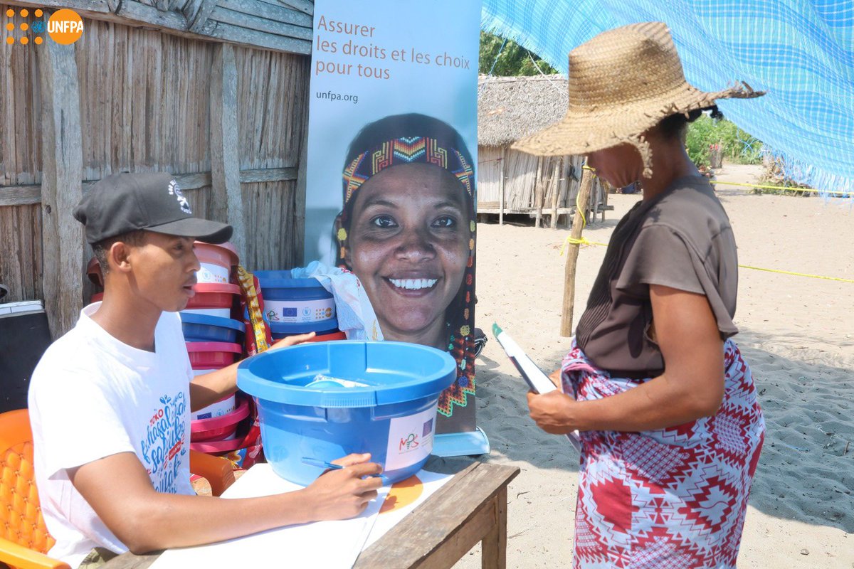 The District of #NosyVarika in southeastern Mdg🇲🇬 is hard to reach, hindering efforts to address #GenderBasedViolence cases.

This week, <a href="/UNFPA/">UNFPA</a>, <a href="/eu_echo/">EU Civil Protection & Humanitarian Aid 🇪🇺</a>, <a href="/WFP/">World Food Programme</a> &amp; other partners visited the area to raise awareness on #GBV prevention &amp; provide support services to the beneficiaries.