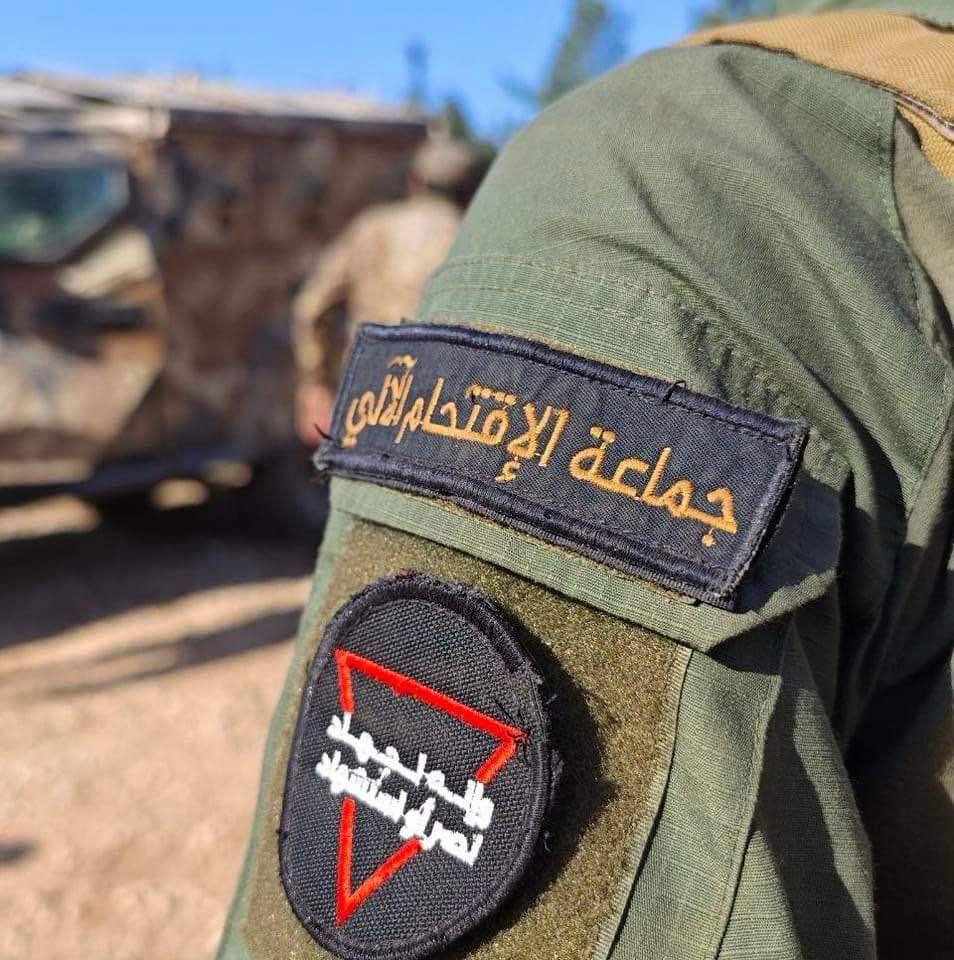 شارة أخرى من شارات أحد الثوار السوريين الفاتحين لحلب بالأمس

المسلم أخو المسلم

نصر الله الأبطال