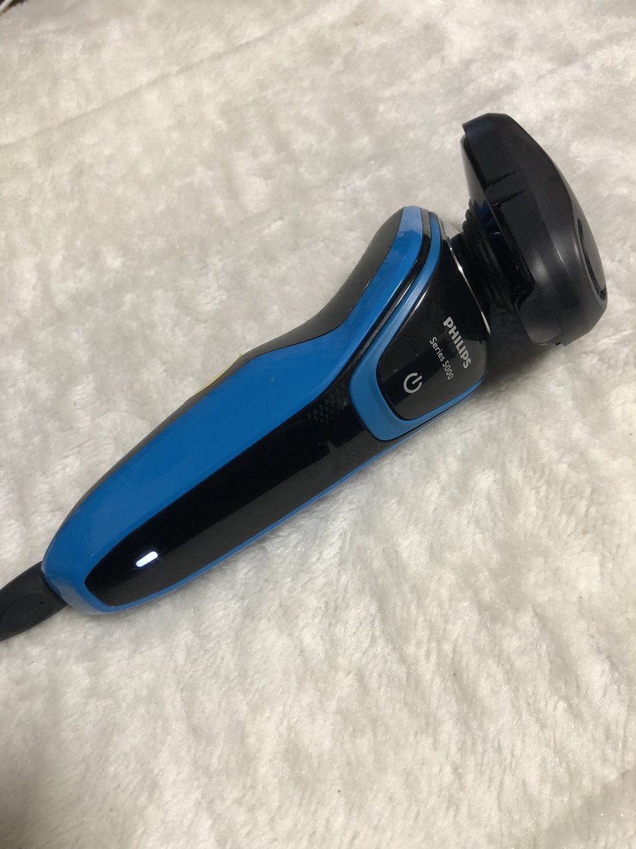 zero_ta's tweet photo. 満充電しても2〜3回しか使えないので、5年前に買ったシェーバーを分解して電池交換。一応充電できるようなんで何とか大丈夫かな？ https://t.co/2qdZqLGUi4