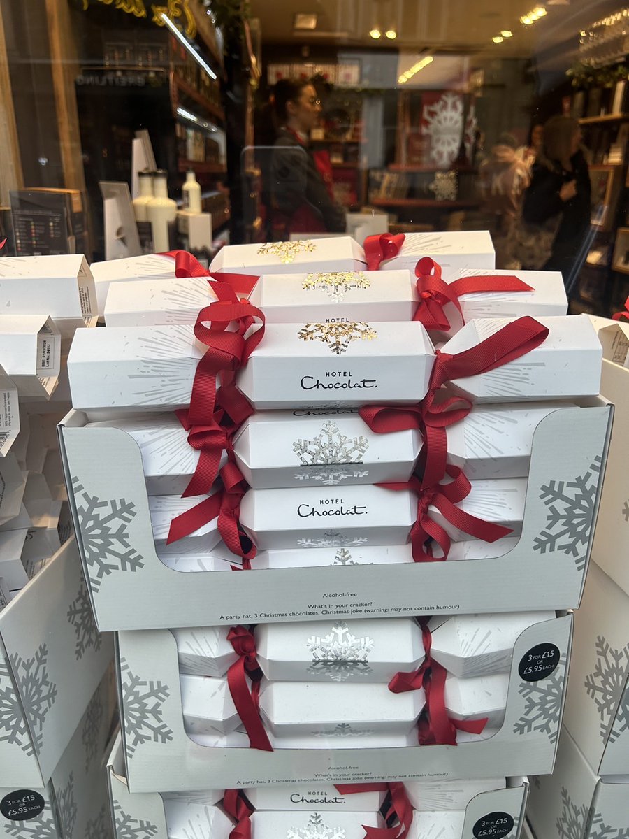 イギリスのクリスマスといえば 「クリスマスクラッカー