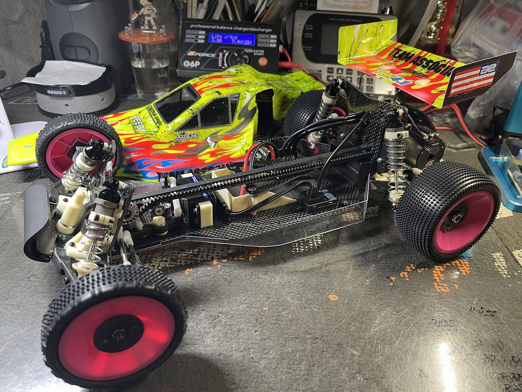 dryhop_ito's tweet photo. 2WDに見えるんだけど実は4WD。
走行性能は置いといてこういうの好き😆
#RC10
#TEN4
#4WD
#多分2WDのほうが速い https://t.co/JEhwwUKCxu
