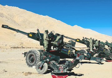 VisionLadakh's tweet photo. Training in Extreme Weather & Altitude Gunners of #ForeverInOperationsDivision undergoing training under sub-zero temperature at altitude of 15000 ft to keep themselves operationally ready. The challenging conditions are no deterent to the high spirit of "TOP GUN" Gunners. https://t.co/K0Enkn76o5