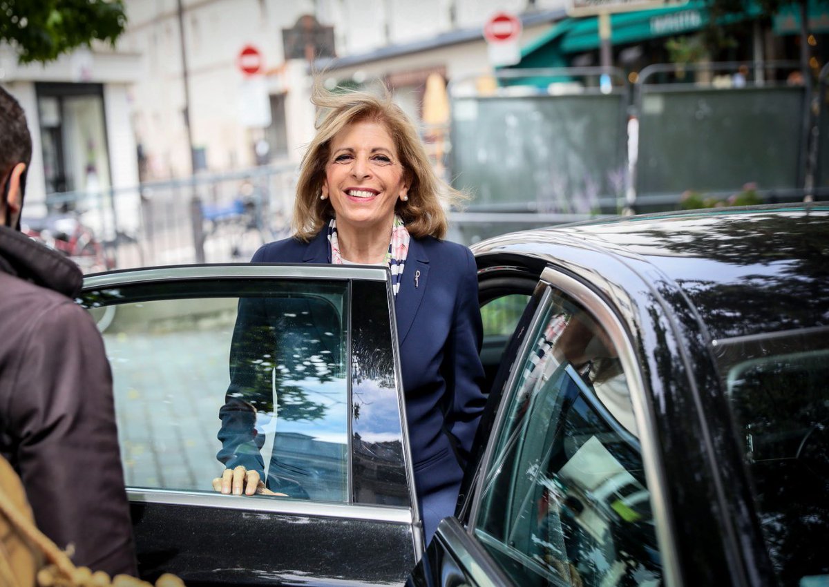 It was an honour and a privilege to serve in team <a href="/vonderleyen/">Ursula von der Leyen</a> <a href="/EU_Commission/">European Commission</a>.

We can count many achievements, key among them our strong #HealthUnion.

I wish the new College the very best in its mission to build a stronger European Union that delivers for all citizens.

🇪🇺🩷