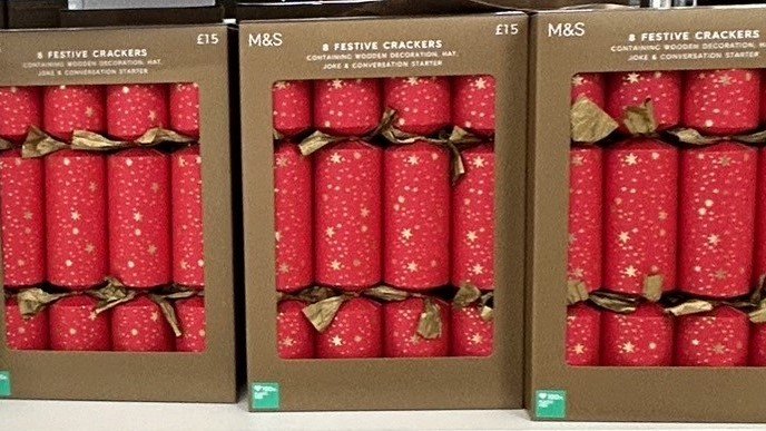 イギリスのクリスマスといえば 「クリスマスクラッカー