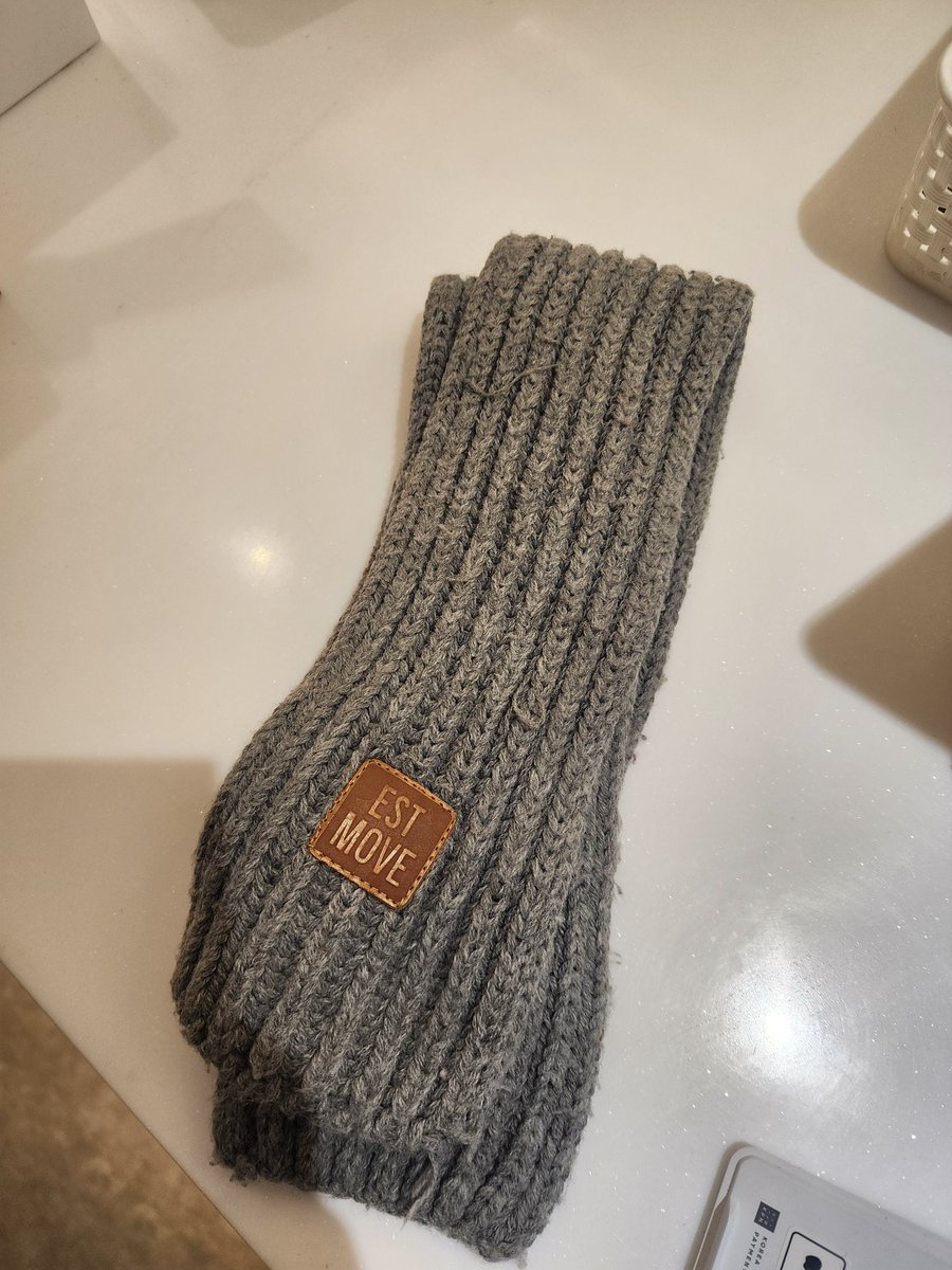 🔥분실물 보호 중🔥
오실때 따숩게 왔는데 가실땐 춥지않으셨나요
목도리를 보호하고 있습니다.