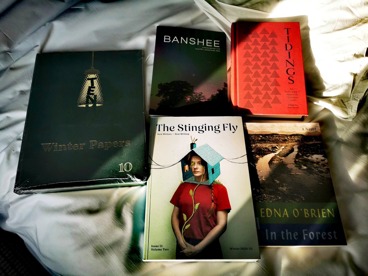 SofieDeSm's tweet photo. When in Dublin - all stocked up and ready for @stingingfly workshop @JanCarson7280 @MayaKulukundis @Hoffmannwriter @irishwriterscentre Kevin Natalie Tadgh Ellen Ava https://t.co/TgRWdD39DZ
