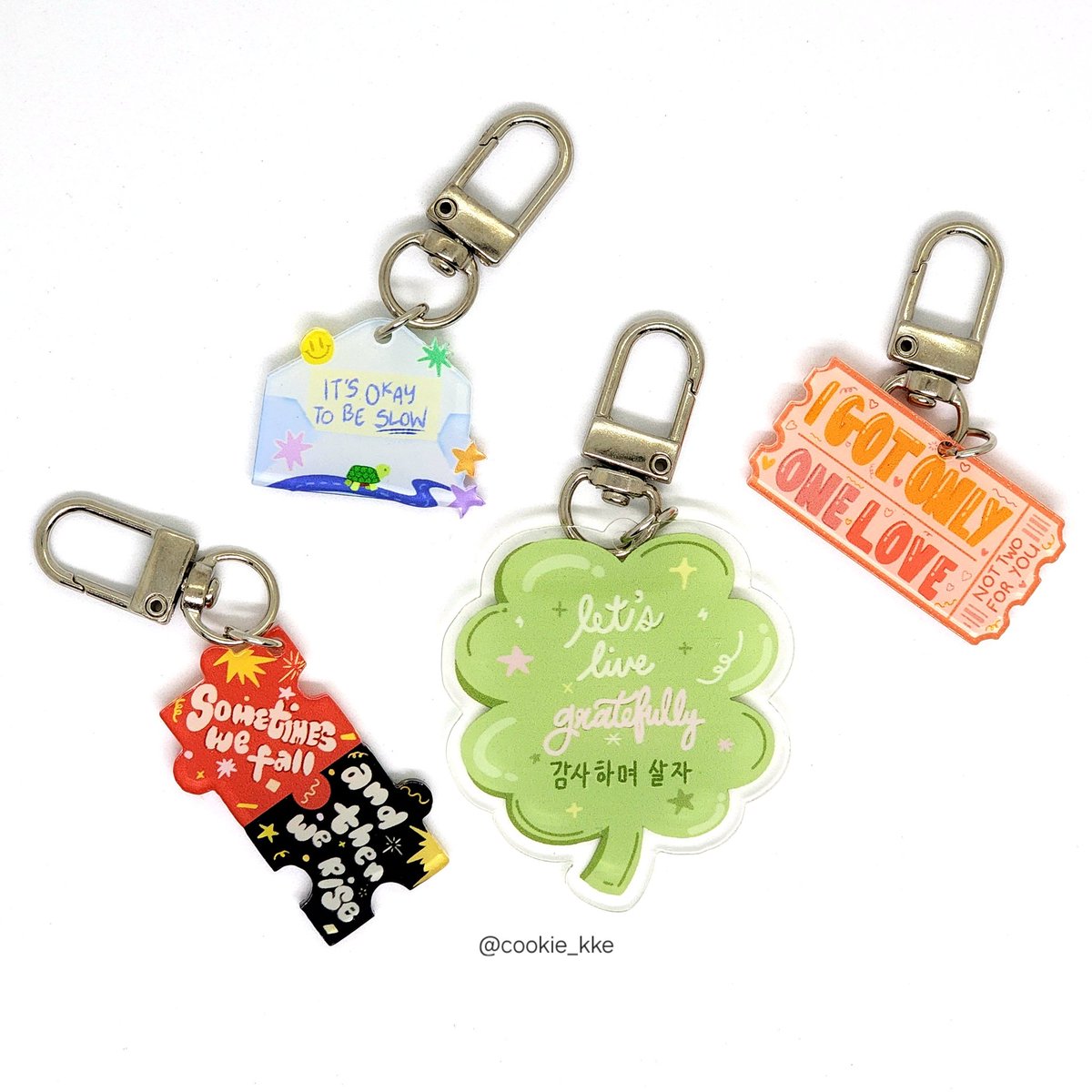 ☃️ 데이식스 크리스마스 콘서트 나눔 🎄
day6 the present concert fan support

🎁 품목: 클로버 키링 / 데이식스 가사 키링 🍀🫶

일시: 12/20 첫콘 
수량 : 50개 (클로버) / 25개 (가사)
시간관 장소 : 나눔 당일 타래에 공지

#RT 부탁드립니다 🙇‍♀️

#DAY6 #데이식스 #나눔 #선물콘 #클콘