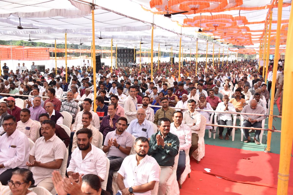 CollectorAnd's tweet photo. ગુજરાત રાજ્ય આજે દેશના વિકાસનું રોલ મોડલ અને ગ્રોથએન્જિન બન્યું છે ત્યારે આજરોજ સોજિત્રાથી માન. મુખ્યમંત્રીશ્રી ભૂપેન્દ્રભાઈ પટેલે આણંદ જિલ્લાના નાગરિકોને રુ.૧૨૦ કરોડના વિવિધ વિકાસ પ્રકલ્પોની આપી ભેટ.
#અગ્રેસર_ગુજરાત
#23YearsOfWelfare
#23YearsofSeva
#cmogujarat https://t.co/At8FNVlazA