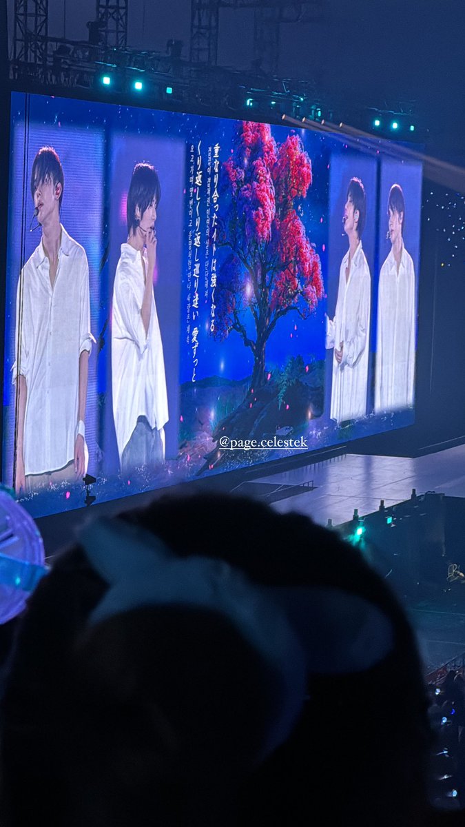 breadjinie14's tweet photo. soobin as the tree in the center 😭😭💗
#act_streaming_txt #ACT_PROMISE_IN_JAPAN #act_promise_encore https://t.co/ckrL5c7Qcy