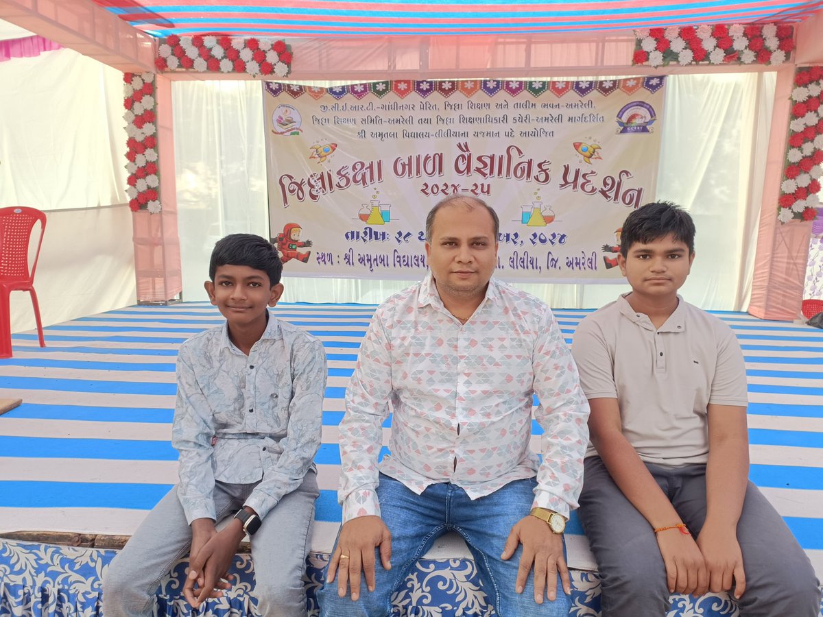Rvasoya11's tweet photo. @directornilesh @narottamsahoo @KeyurDholariya4 @CollectorAmr 
અમરેલી જિલ્લા કક્ષાએ ગણિત વિજ્ઞાન પ્રદર્શન 2024 માં ભાગ લેતા #શ્રી બાલાપુર પ્રા. શાળા ના બાળ વૈજ્ઞાનિકો અને માર્ગદર્શક શિક્ષક #શ્રી કેયુરભાઈ ઢોલરિયાને અભિનંદન https://t.co/estBTjWDyr