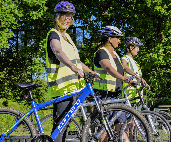 Fancy brushing up on your cycling skills for winter? Cycling is a great alternative to driving. Replace those shorter car journeys with a more eco and purse friendly method!

Contact info@cyclewithjan.co.uk to find out more about our free cycle training offer🚴‍