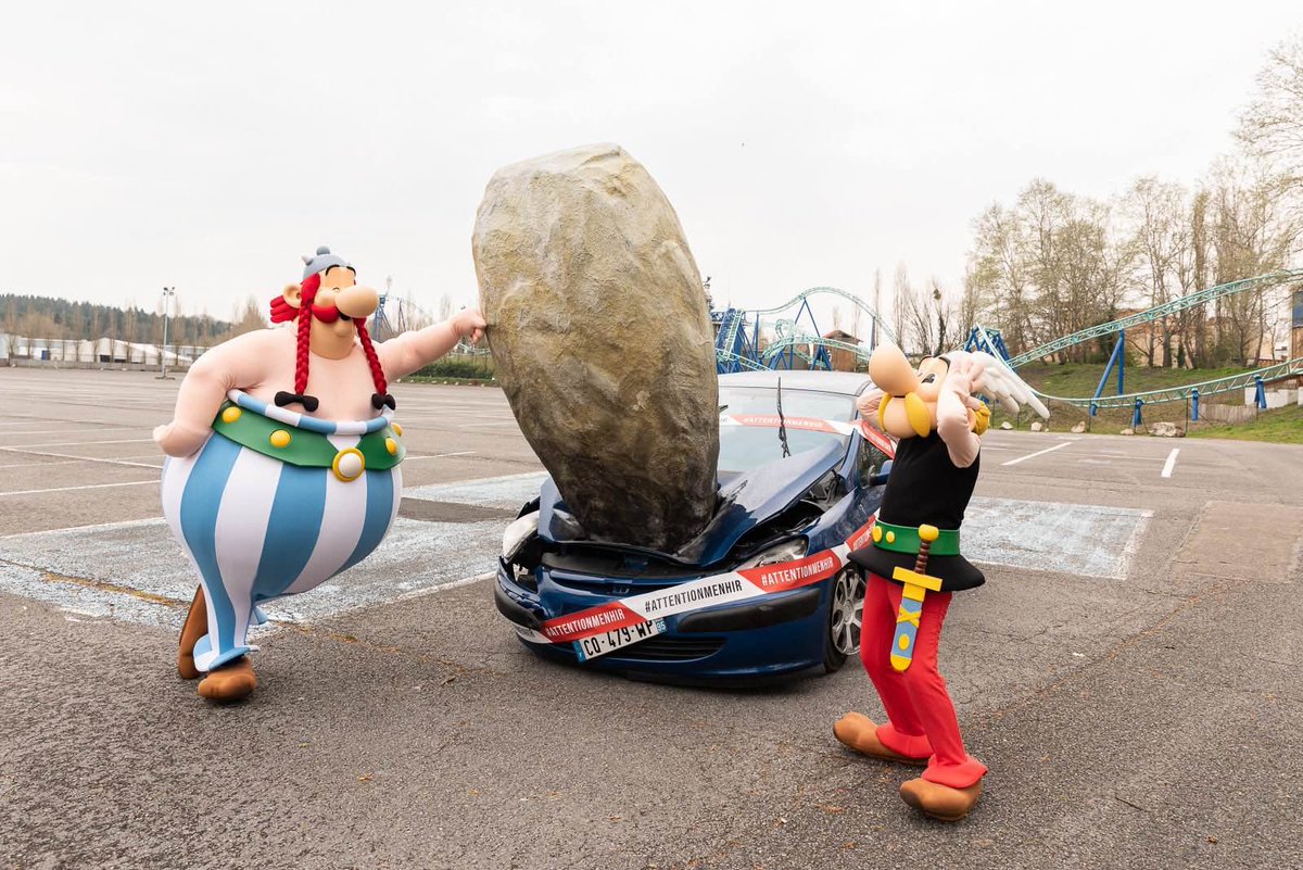 ⚠️ Le Parc Astérix dément l’augmentation du prix du parking en 2025, il restera à 20 €. Le site officiel du parc a mentionné « 25 € » pendant une semaine avant d’être dernièrement modifié.