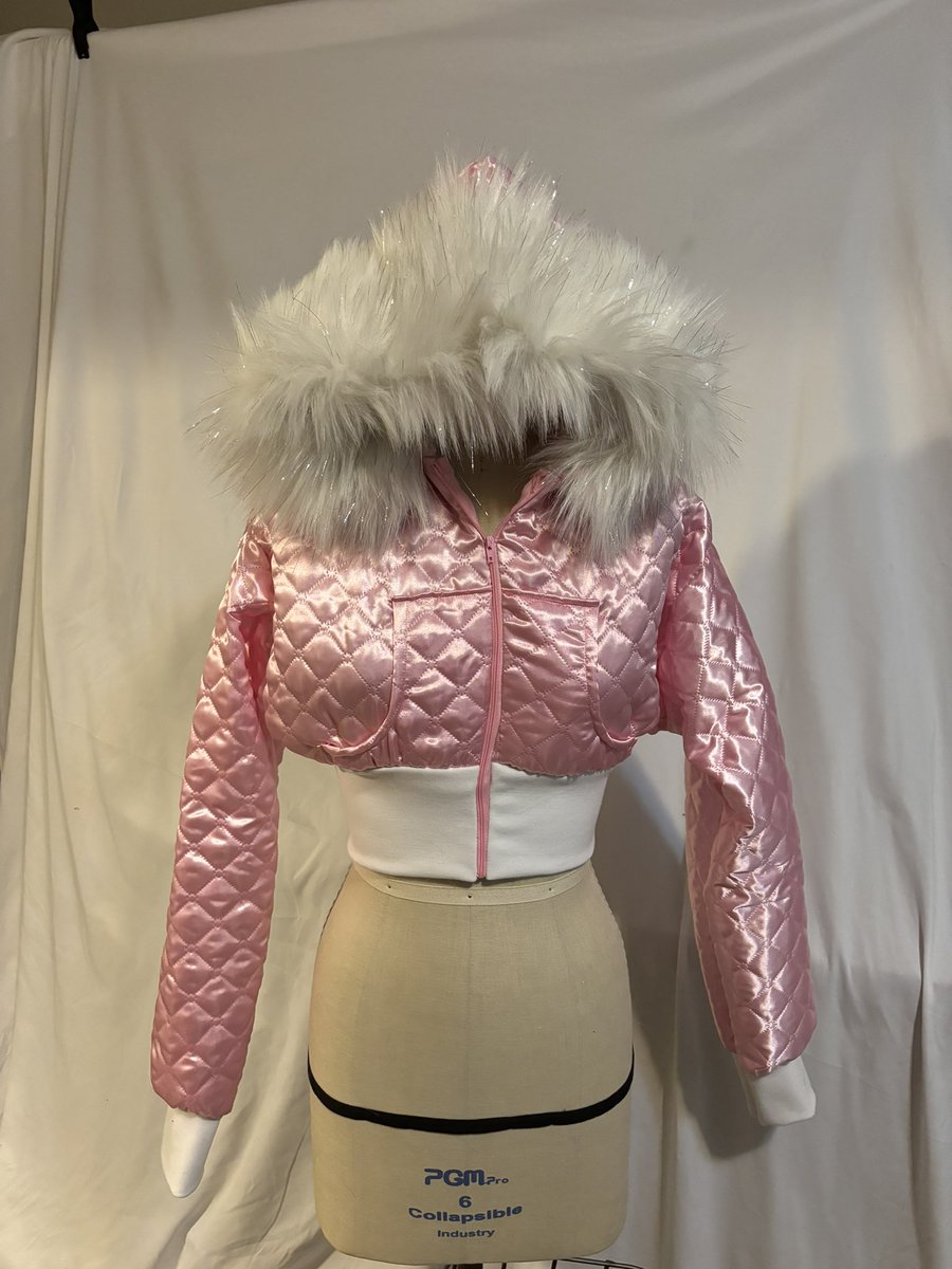 bedazzled_thong's tweet photo. I make the cutest fur hooded jackets 💗🫶 https://t.co/lyQcj5UOen