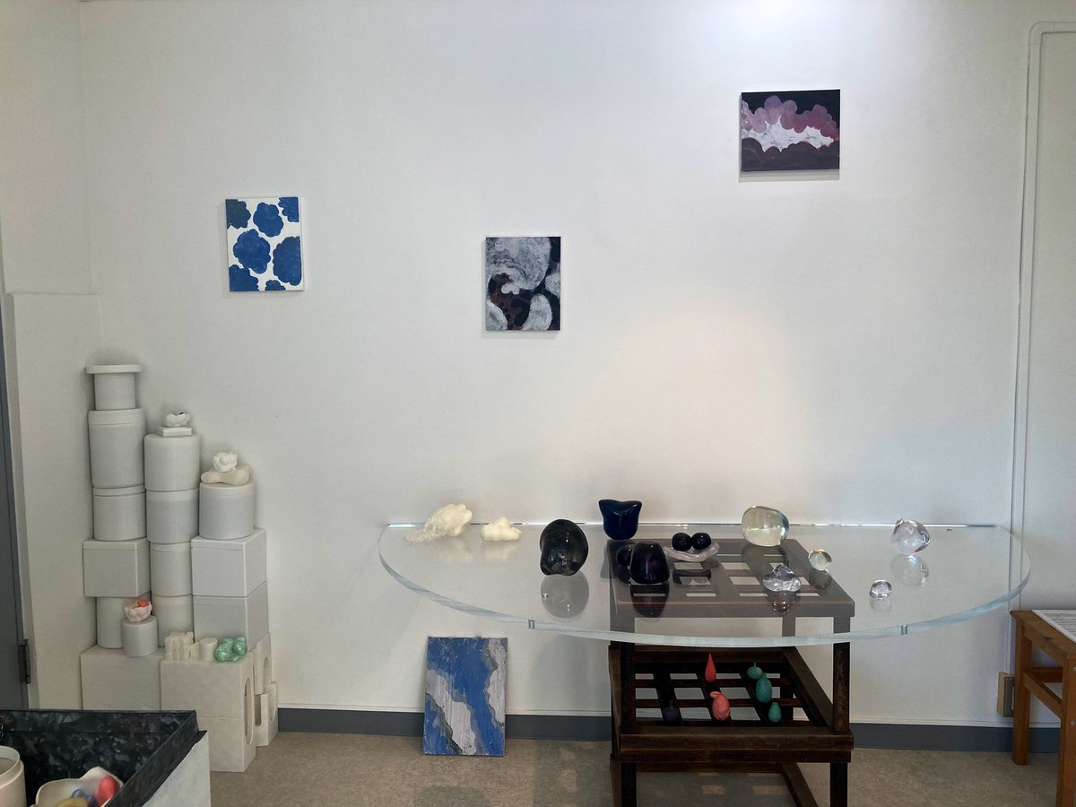 ちらっとお邪魔させていただきました
どの作品も形がかわいらしく、特にうさぎさんのような何かなど本能的に思わず手に取ってみたくなるかわいさでした