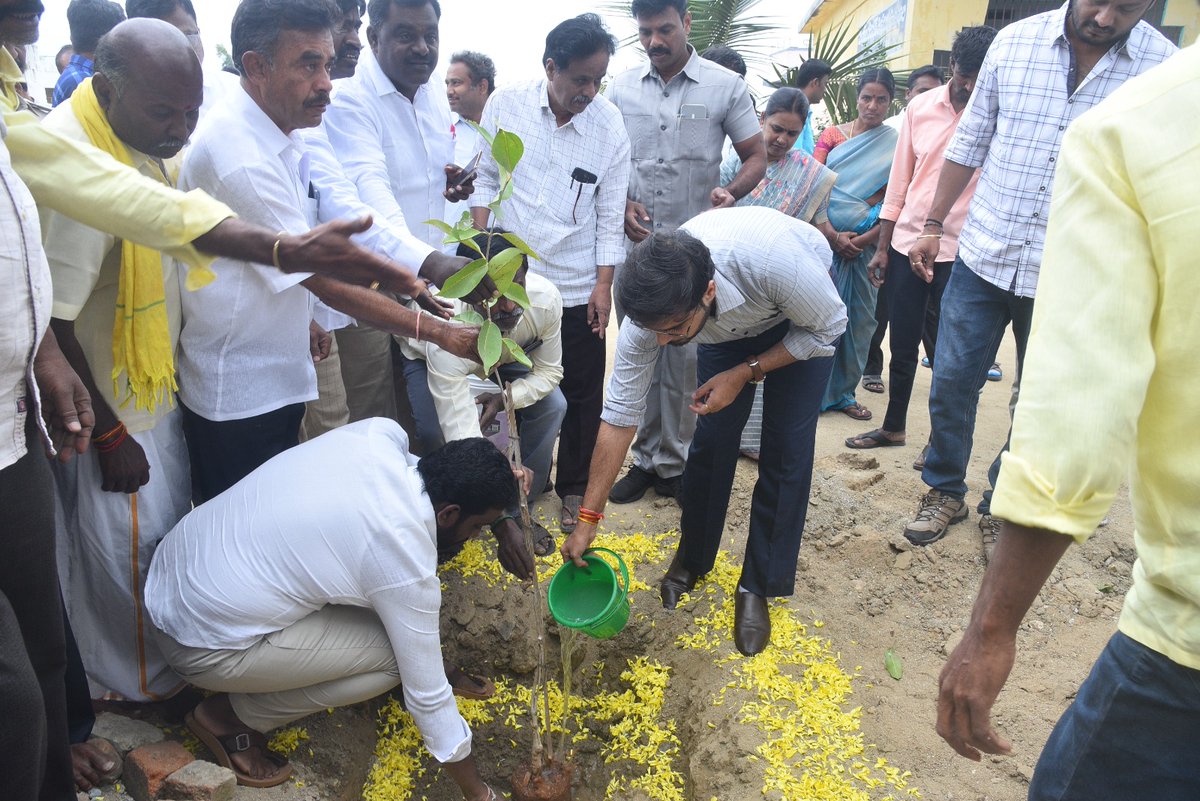pd_kada's tweet photo. Kuppam's 3rd Praja Darbar event, led by KADA PD Shri Vikas Marmat, I.A.S., successfully held at Sodiganipalli village in Kuppam Constituency. Witnessed an overwhelming turnout! 

#PrajaDarbar 
#Kuppam
 #kada https://t.co/6orrr0fx04